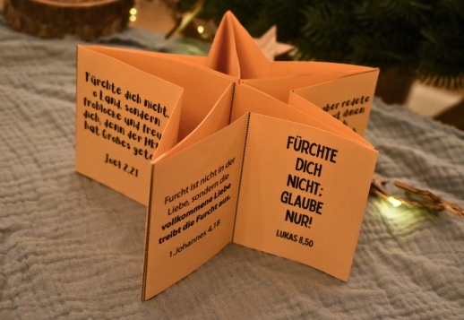 Bastelanleitung: Bibelvers-Stern  Vorschau